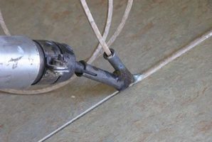 Сварка швов Marmoleum шнуром - сайт заказа работ по настилу линолеума Сварка швов парафиновым шнуром в цвет натурального покрытия - сайт заказа работ по настилу